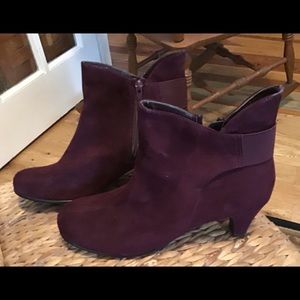 Aerosoles 9M suede ankle boots burgundy/wine color